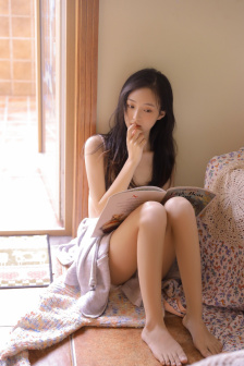 他扒开我的下面舌头伸进去吃